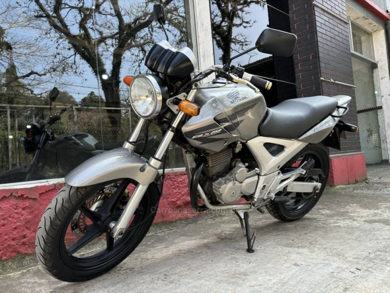 HONDA - CBX 250 TWISTER - 2007/2008 - Cinza - R$ 10.800,00