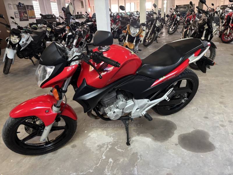 HONDA - CB 300R - 2009/2010 - Vermelha - R$ 12.500,00