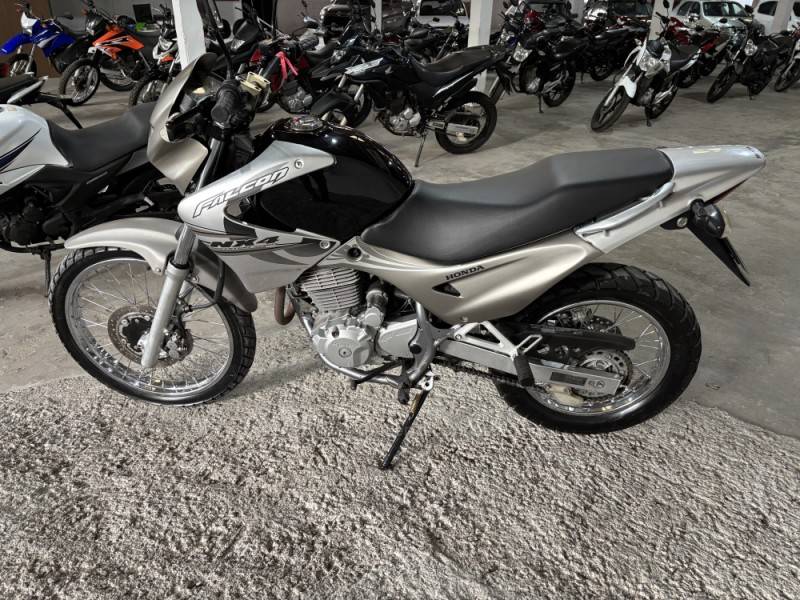 HONDA - NX4 FALCON - 2006/2006 - Prata - R$ 19.000,00