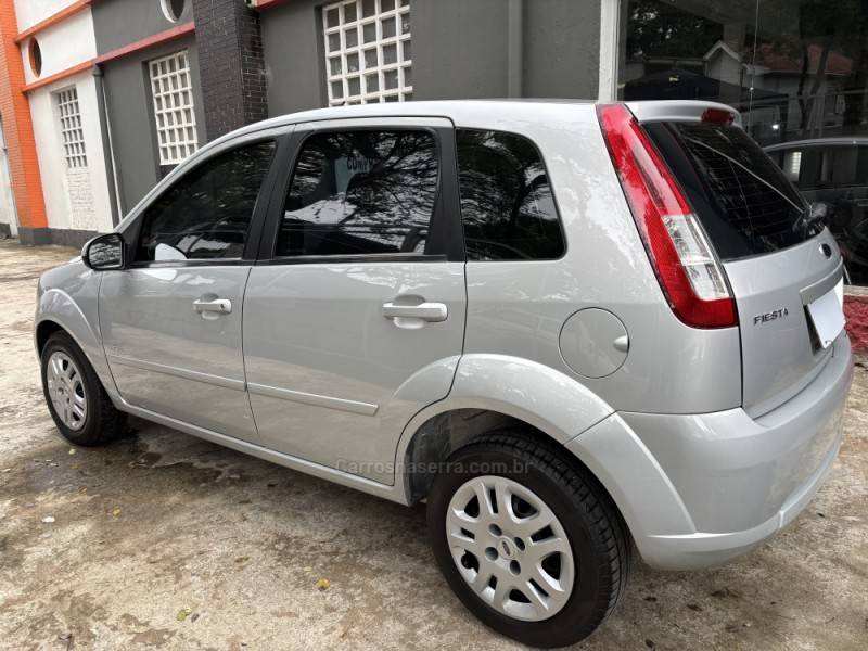 FORD - FIESTA - 2009/2009 - Prata - R$ 26.000,00