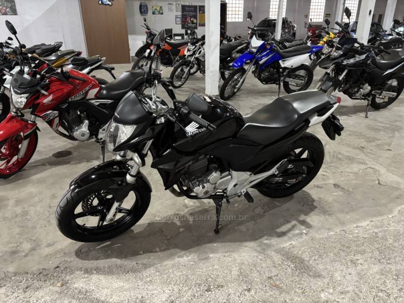 HONDA - CB 300R - 2014/2014 - Preta - R$ 15.700,00