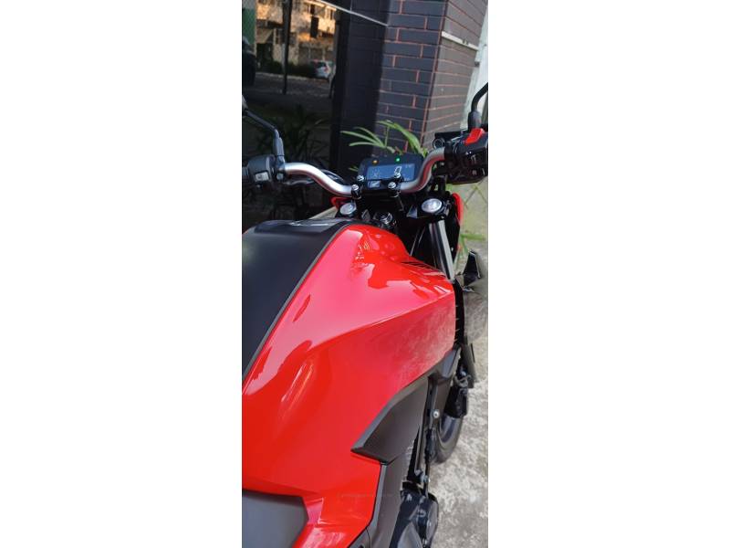 HONDA - CB 300F TWISTER - 2024/2024 - Vermelha - R$ 25.900,00