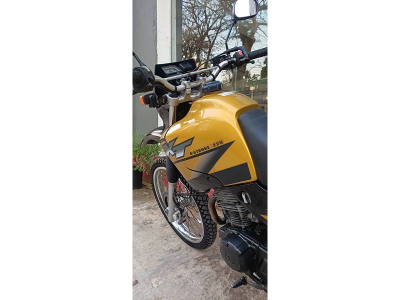 YAMAHA - XT - 2005/2005 - Dourada - R$ 14.900,00