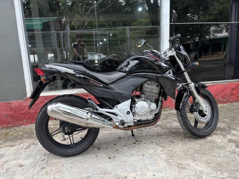 HONDA - CB 300R - 2010/2011 - Preta - R$ 12.500,00