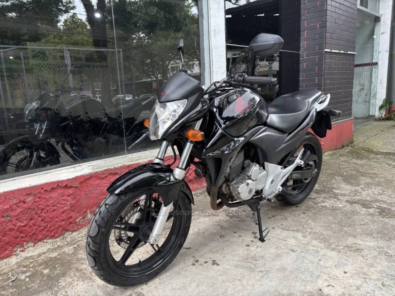 HONDA - CB 300R - 2010/2011 - Preta - R$ 12.500,00