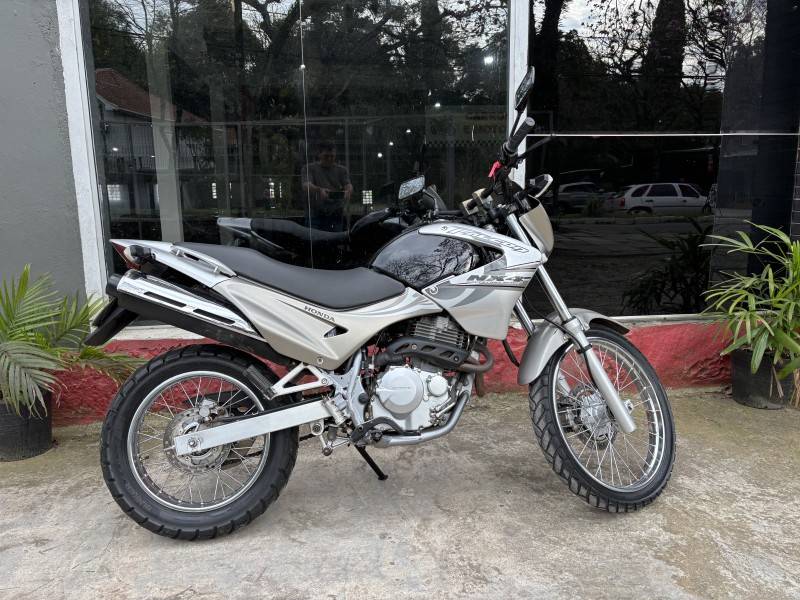 HONDA - NX4 FALCON - 2006/2006 - Prata - R$ 19.000,00