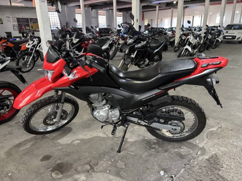 HONDA - NXR 160 - 2015/2016 - Vermelha - R$ 15.500,00