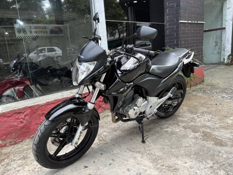 HONDA - CB 300R - 2014/2014 - Preta - R$ 15.700,00