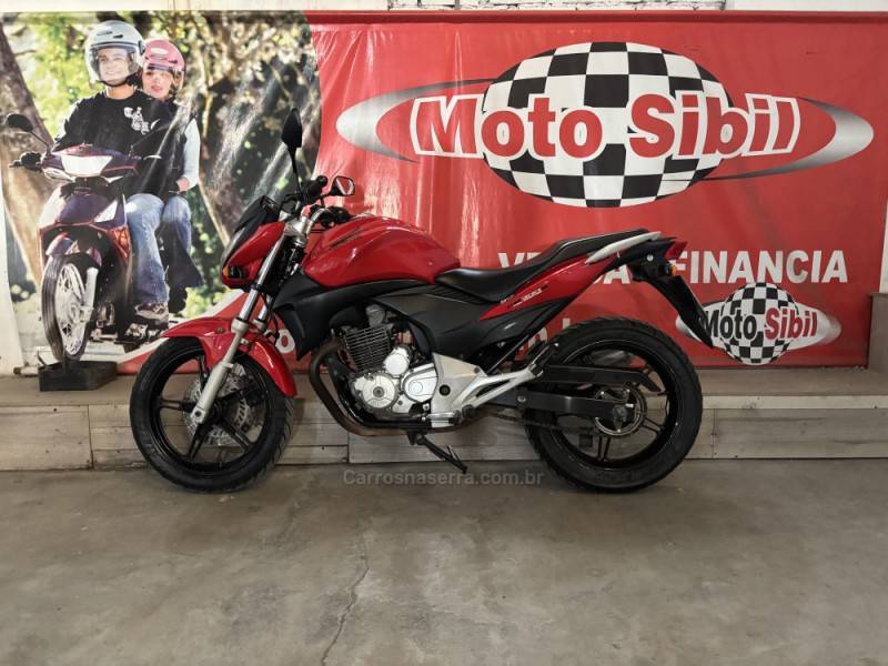 HONDA - CB 300R - 2009/2010 - Vermelha - R$ 12.500,00