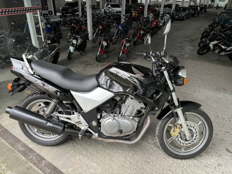 HONDA - CB 500 - 2002/2002 - Preta - R$ 19.000,00