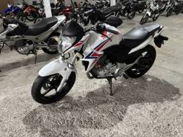 HONDA - CB 300R - 2013/2014 - Branca - R$ 15.500,00