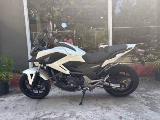 HONDA - NC 750X - 2015/2015 - Branca - R$ 37.000,00