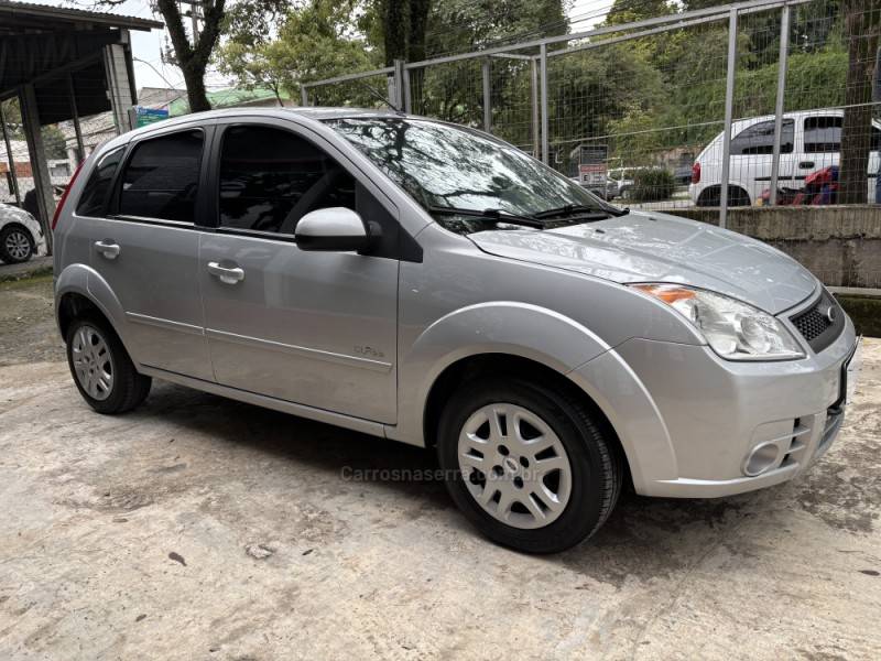 FORD - FIESTA - 2009/2009 - Prata - R$ 26.000,00