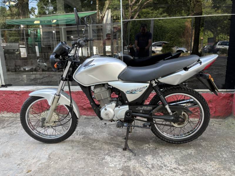 HONDA - CG 150 - 2006/2006 - Prata - R$ 7.800,00