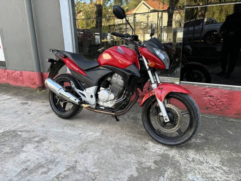 HONDA - CB 300R - 2010/2011 - Vermelha - R$ 12.800,00