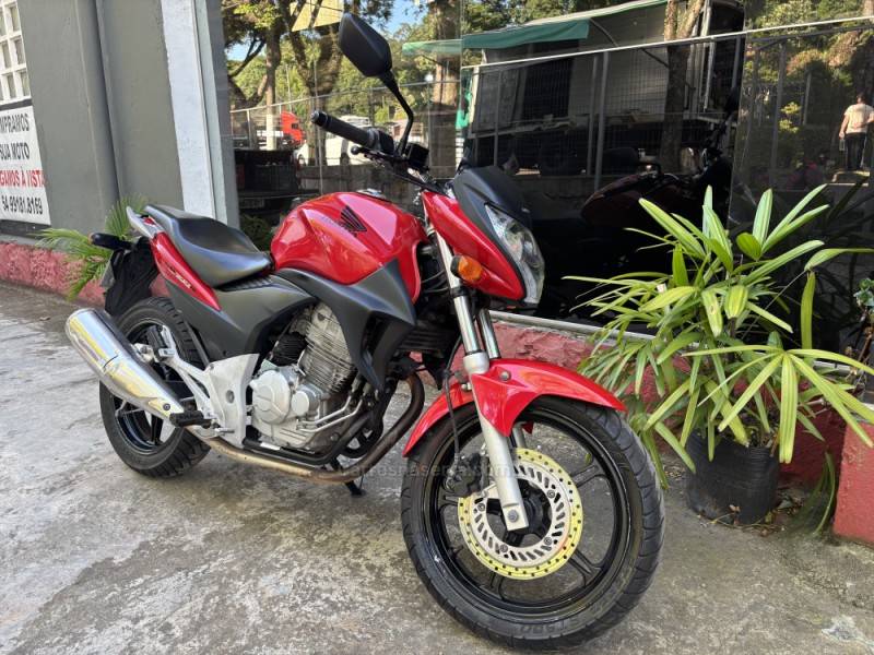 HONDA - CB 300R - 2009/2010 - Vermelha - R$ 12.500,00