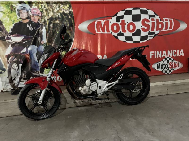 HONDA - CB 300R - 2010/2011 - Vermelha - R$ 12.800,00