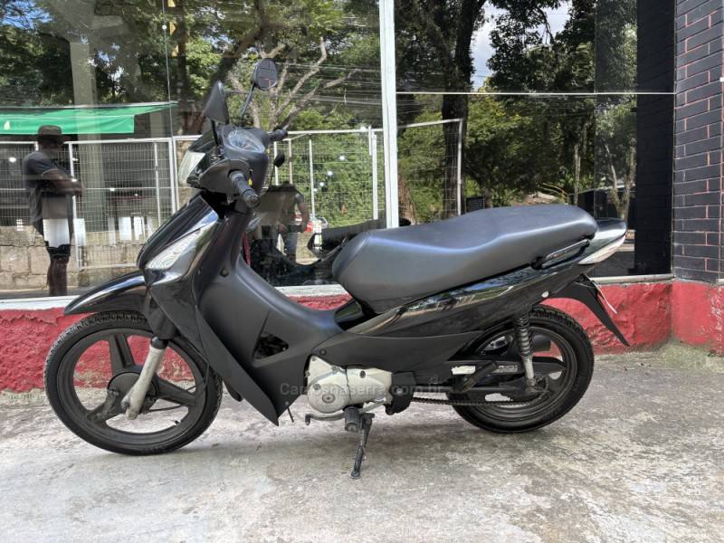 HONDA - BIZ 125 - 2005/2006 - Preta - R$ 7.800,00