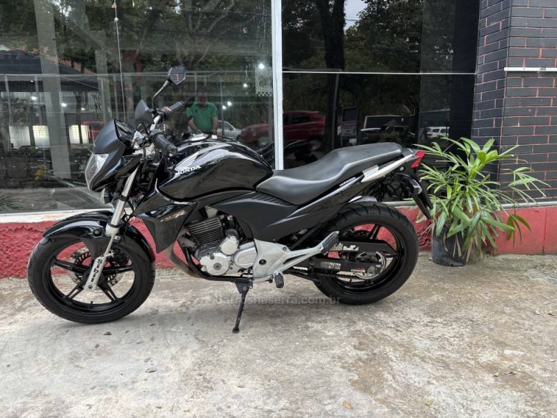 HONDA - CB 300R - 2014/2014 - Preta - R$ 15.700,00